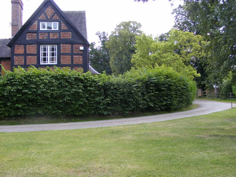 File:Burston Lodge.jpg