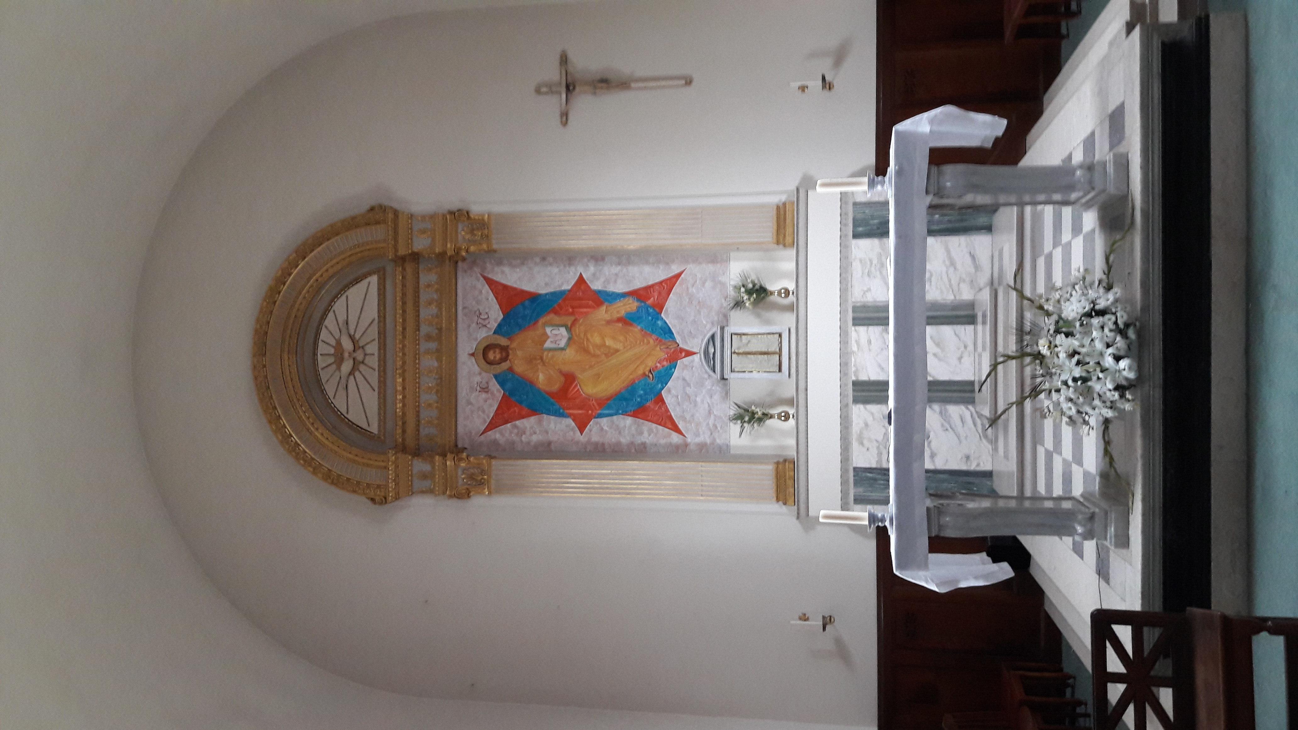 Christ the King Church chancel, Wimbledon Park.jpg. d:Special:EntityPage/P1...