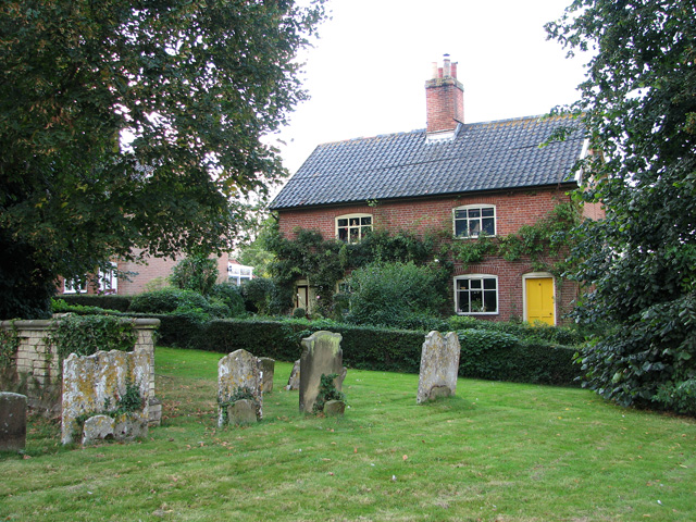 File:Cottages beside All Saints' churchyard, Laxfield - geograph.org.uk - 2601537.jpg