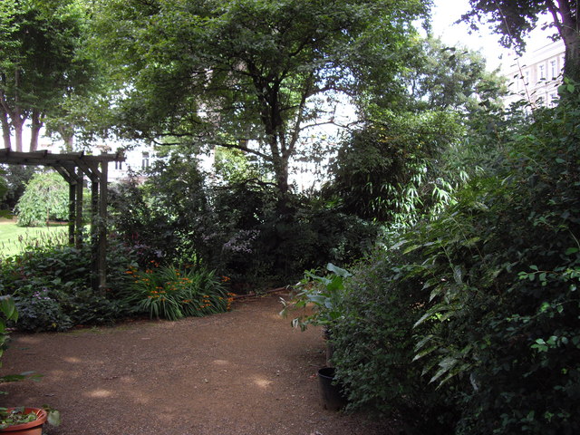 File:Earls Court Square London - geograph.org.uk - 1422726.jpg