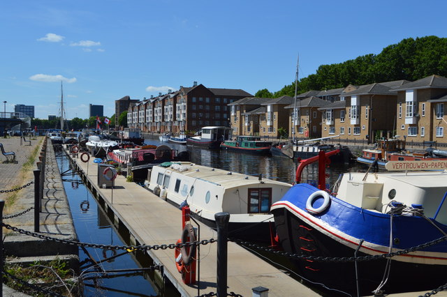 File:Greenland Dock - geograph.org.uk - 5652511.jpg