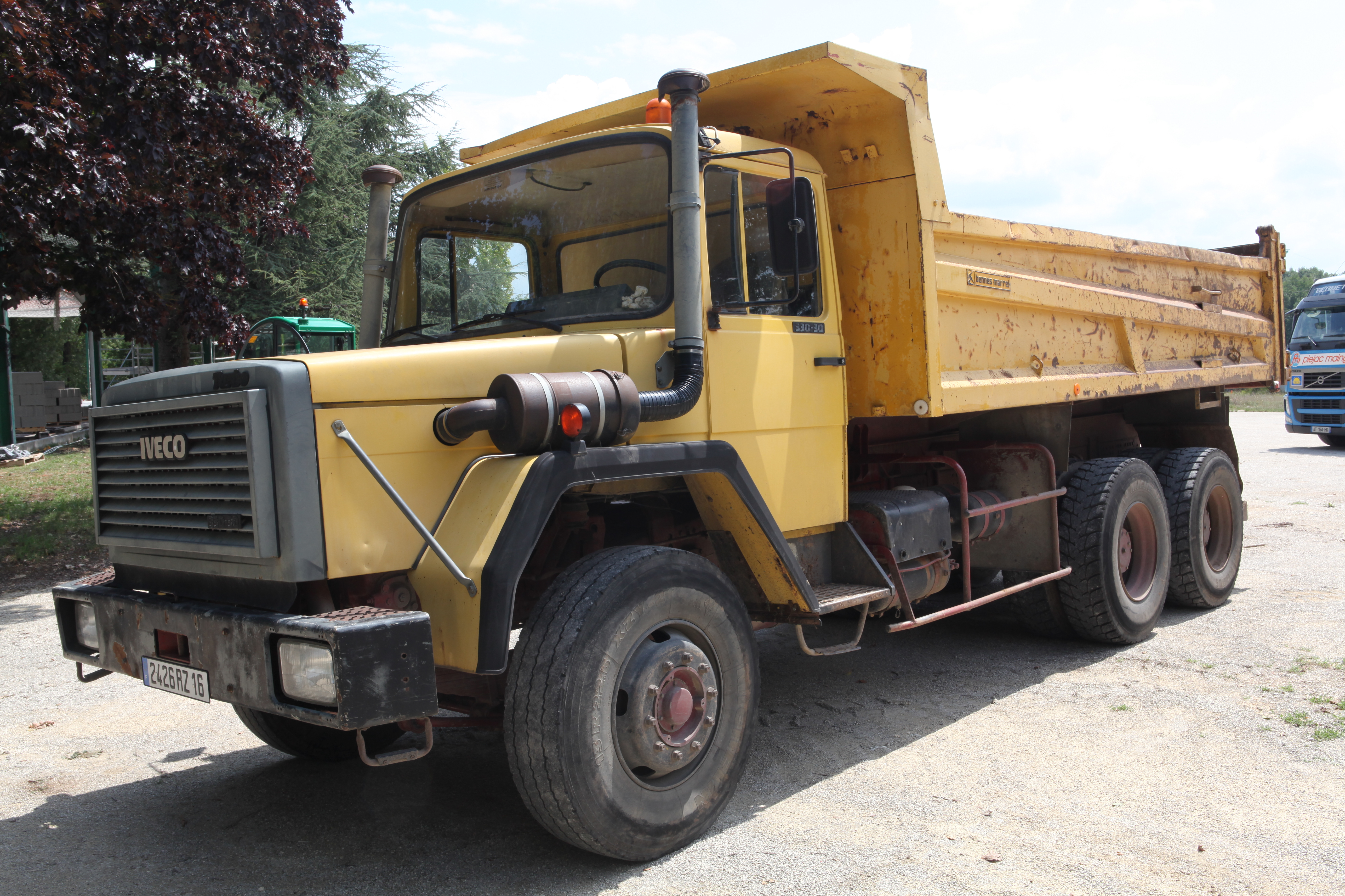 Iveco 330.30