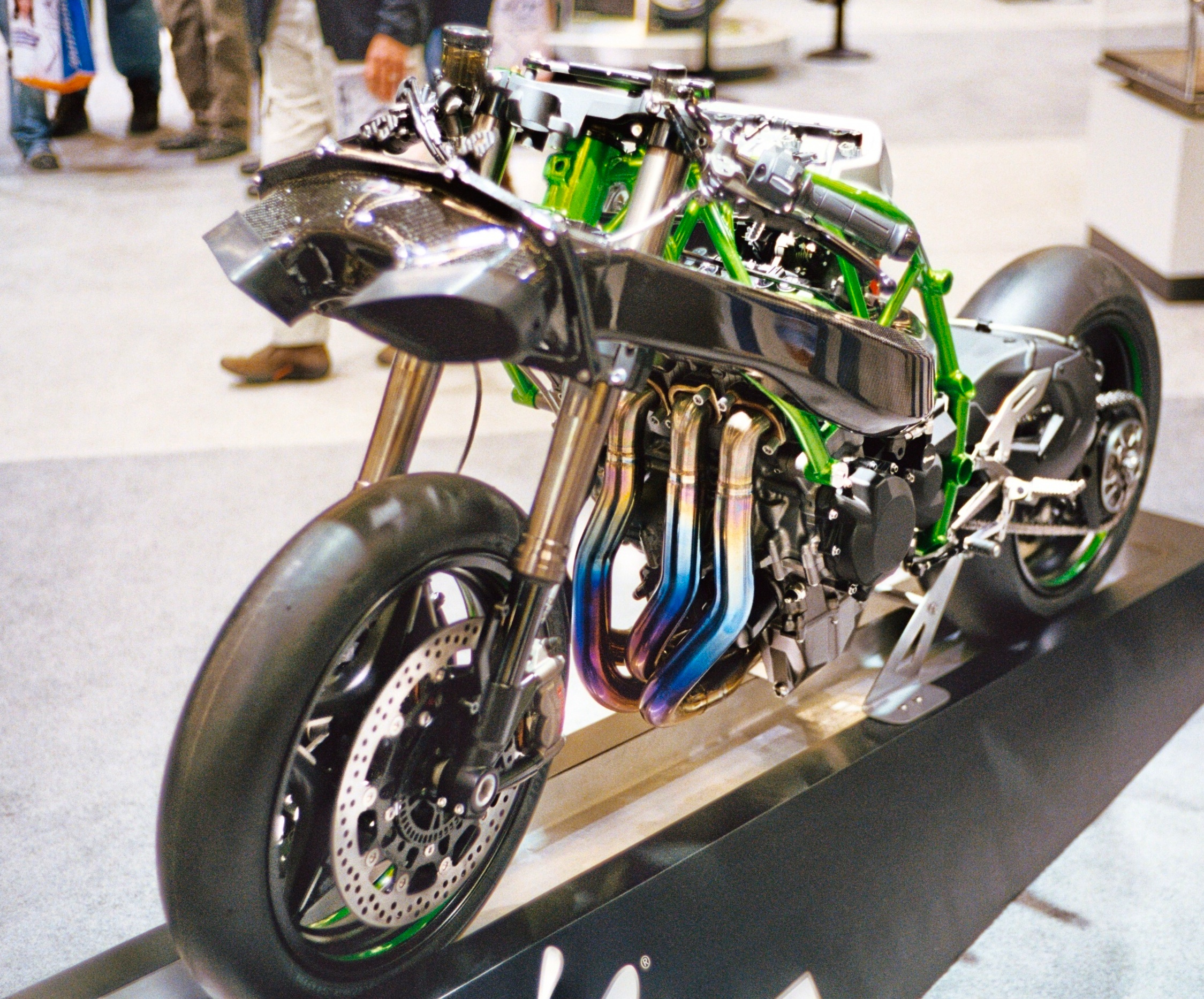 File:Kawasaki Ninja H2R exposed front.JPG - Wikimedia Commons
