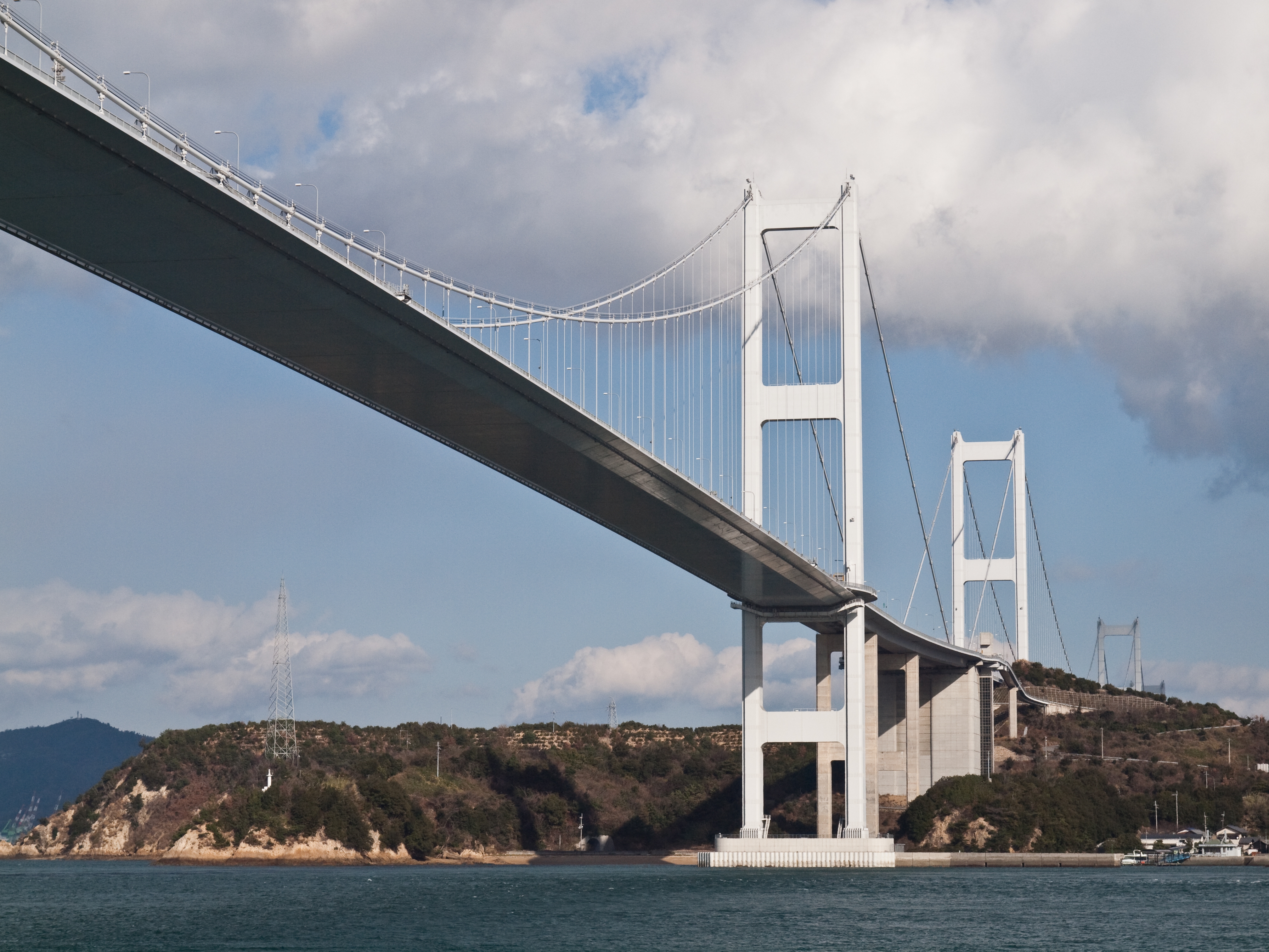 File Kurushima Kaikyo Bridge Jpg Wikimedia Commons