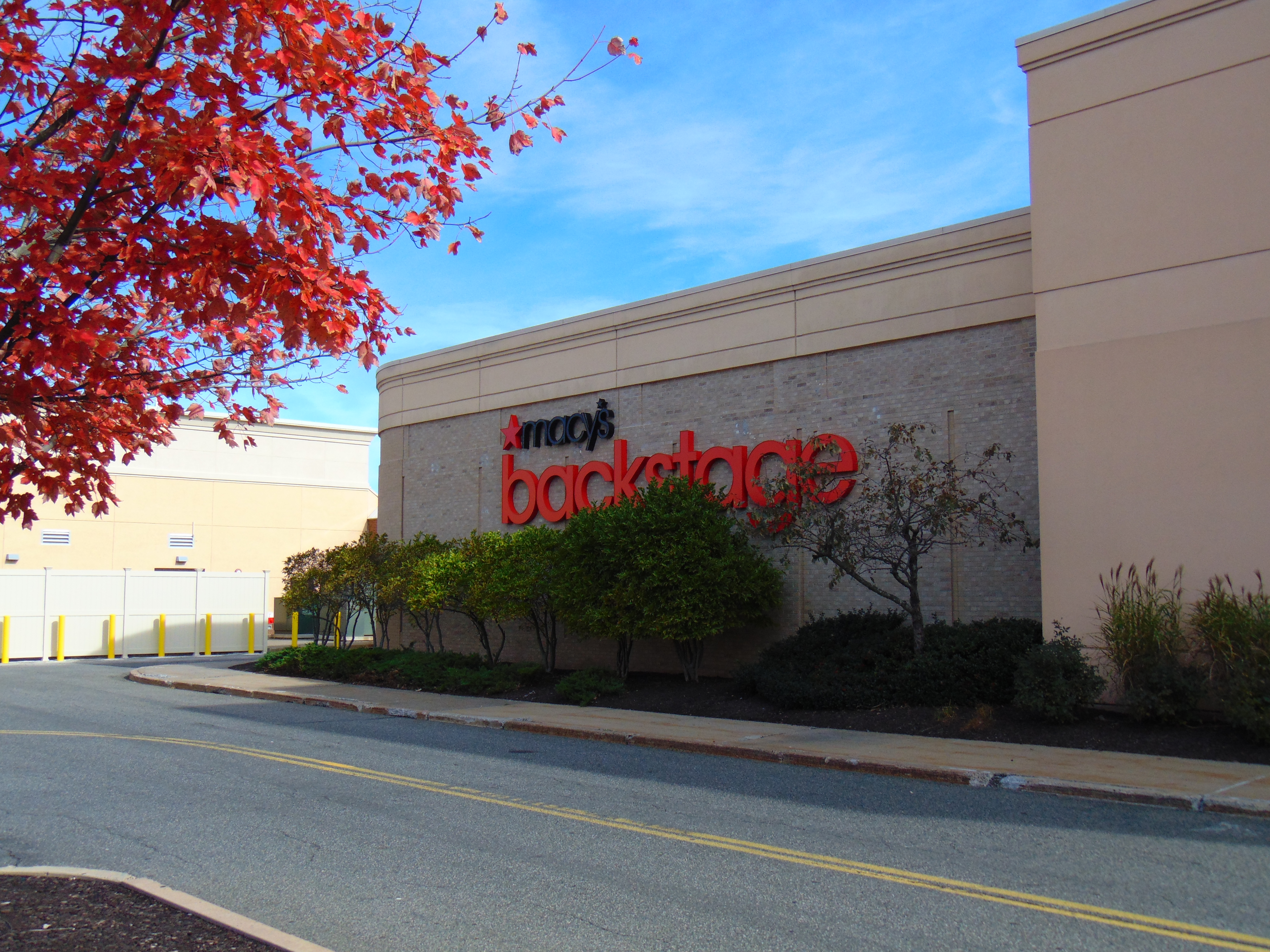 File:Macy's (Westfarms Mall) (37463595284).jpg - Wikimedia Commons