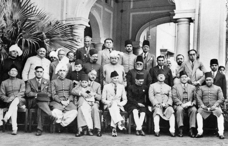 File:Muslim League leaders after a dinner party, 1940 (Photo 429-6).jpg