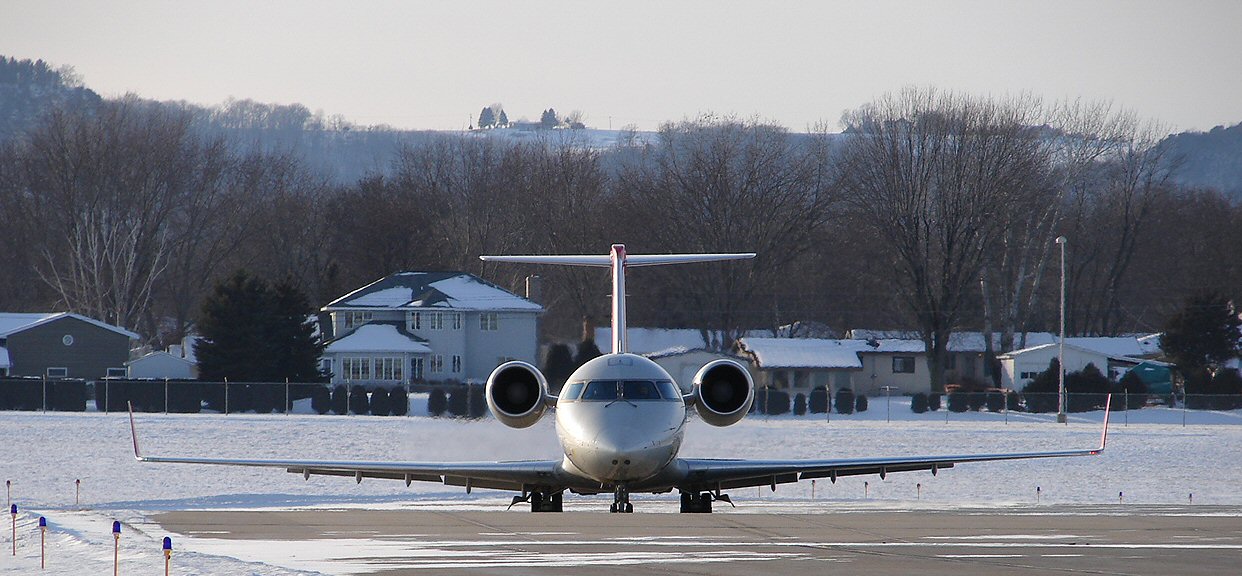 NWA Airlink CRJ (372884734).jpg