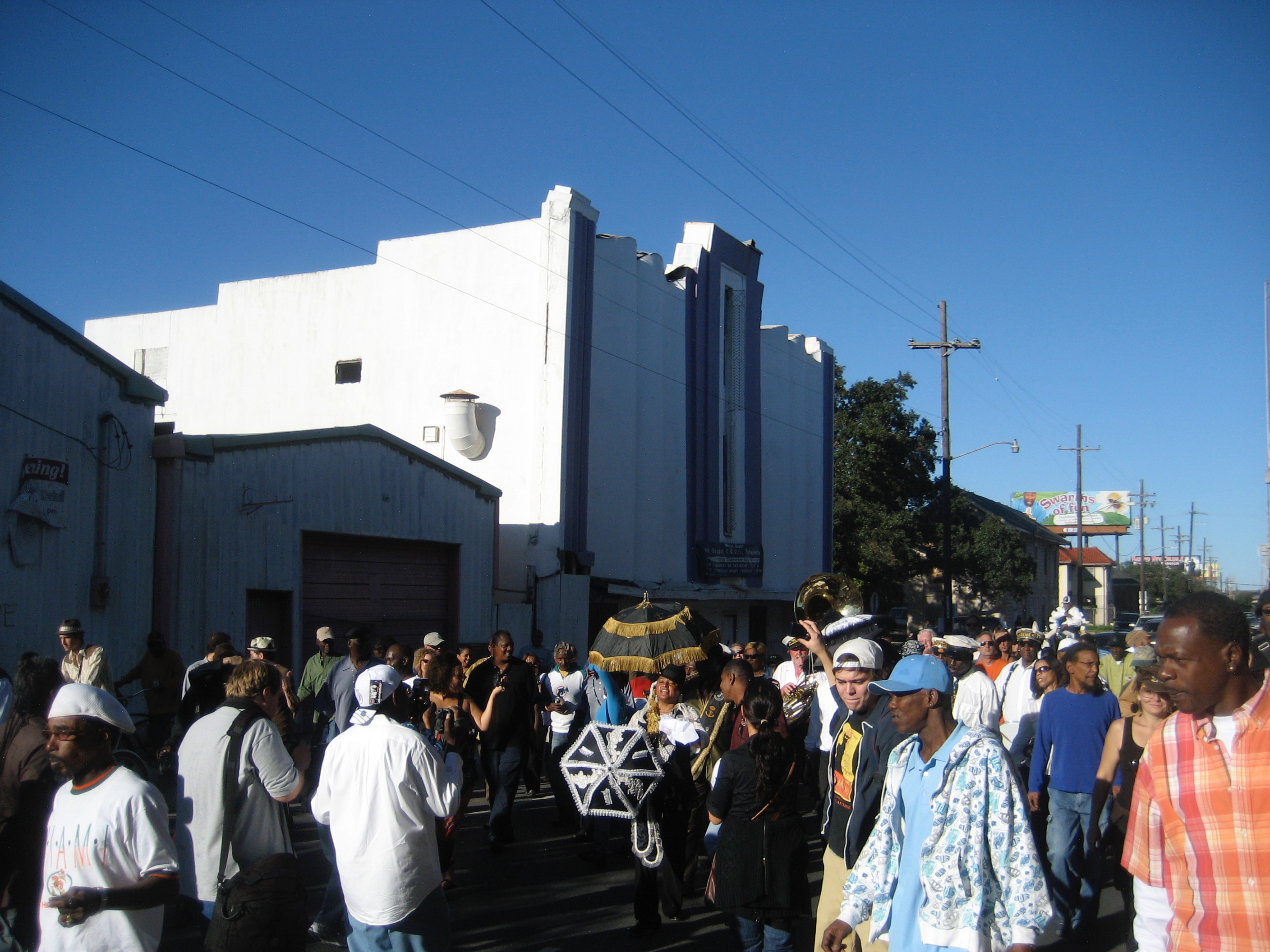 File:N Claiborne Avenue New Orleans - All Saints Day Second Line Parade  2009 53.jpg - Wikimedia Commons