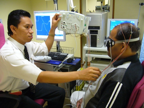 File:Neurology tests in Tengku Ampuan Rahimah hospital.jpg
