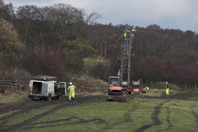 File:Renewing powerlines near Castleton Station - geograph.org.uk - 283306.jpg