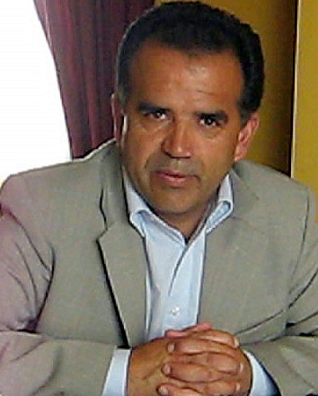 File:Roberto Córdova, November 2010 (cropped).jpg