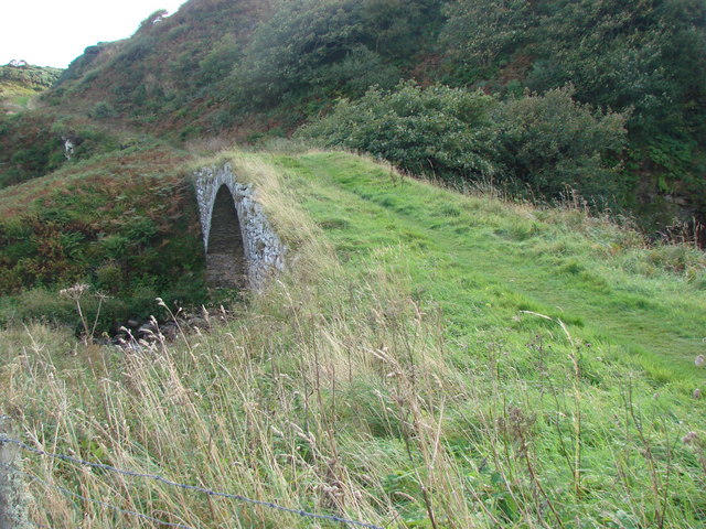 File:The Path across the old pack horse bridge, Latheronwheel harbour - geograph.org.uk - 573678.jpg