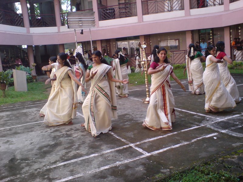 Indian Travel: saree kerala