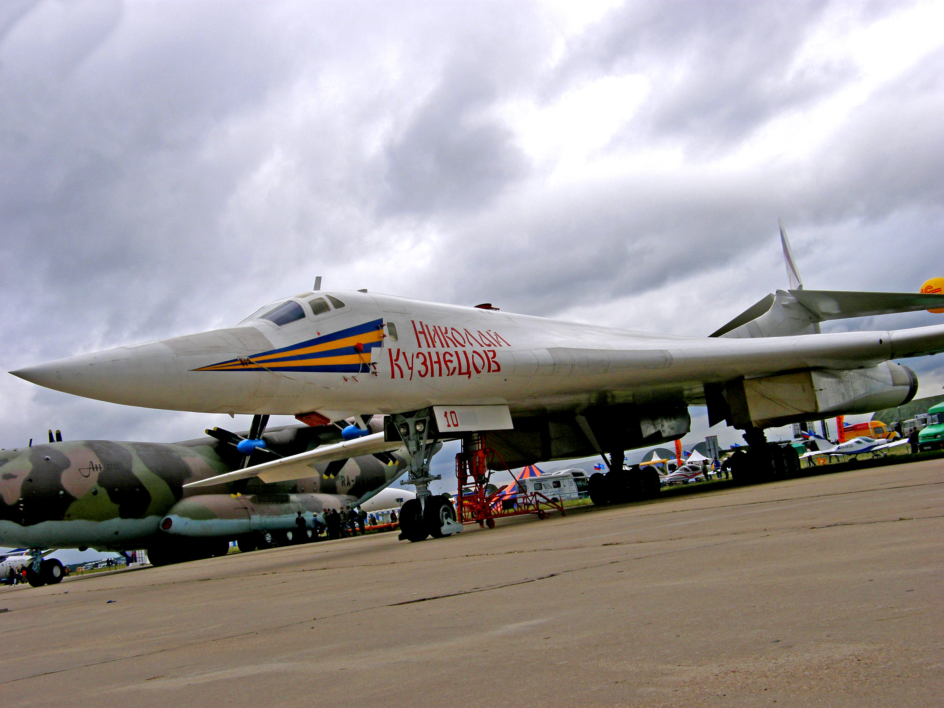 File:Tupolev Tu-160 (4322160956).jpg - Wikimedia Commons