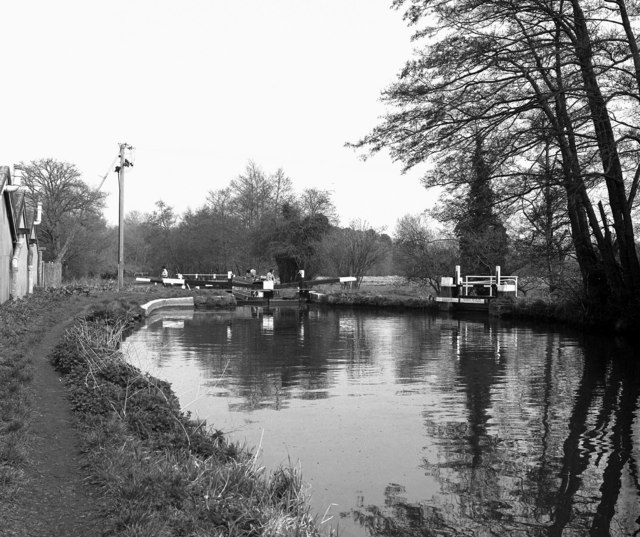 File:Unstead Lock, River Wey, Surrey - geograph.org.uk - 620261.jpg