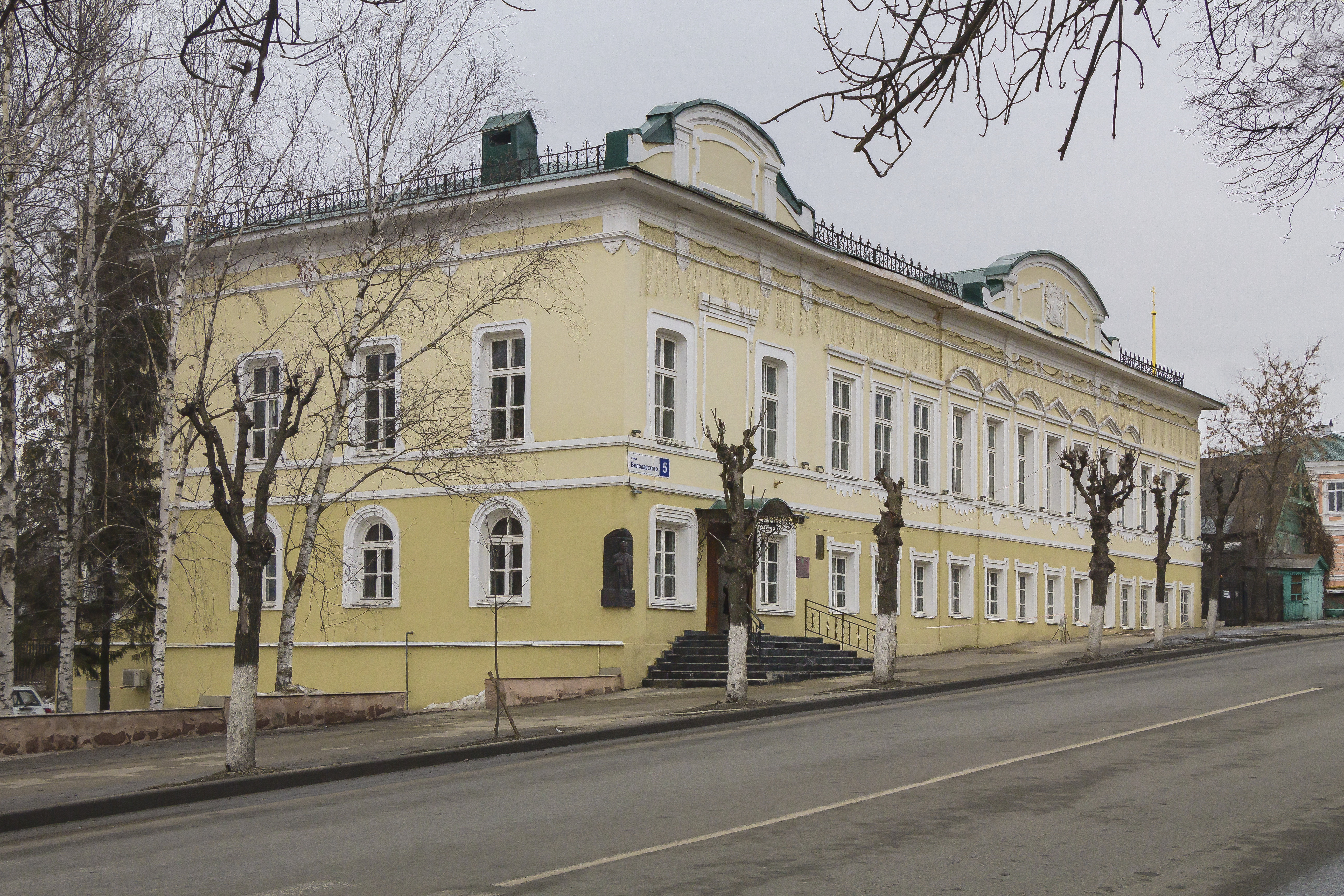 Володарского 5 можайск. Ул Володарского 5. Здание мужской гимназии Стародуб. Серпухов Володарского 5.