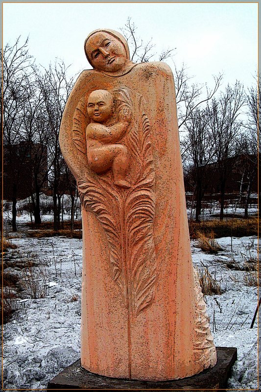 Мать и дитя давыдовский. Балахна мать и дитя памятник. Мать и дитя деревянный оберег.
