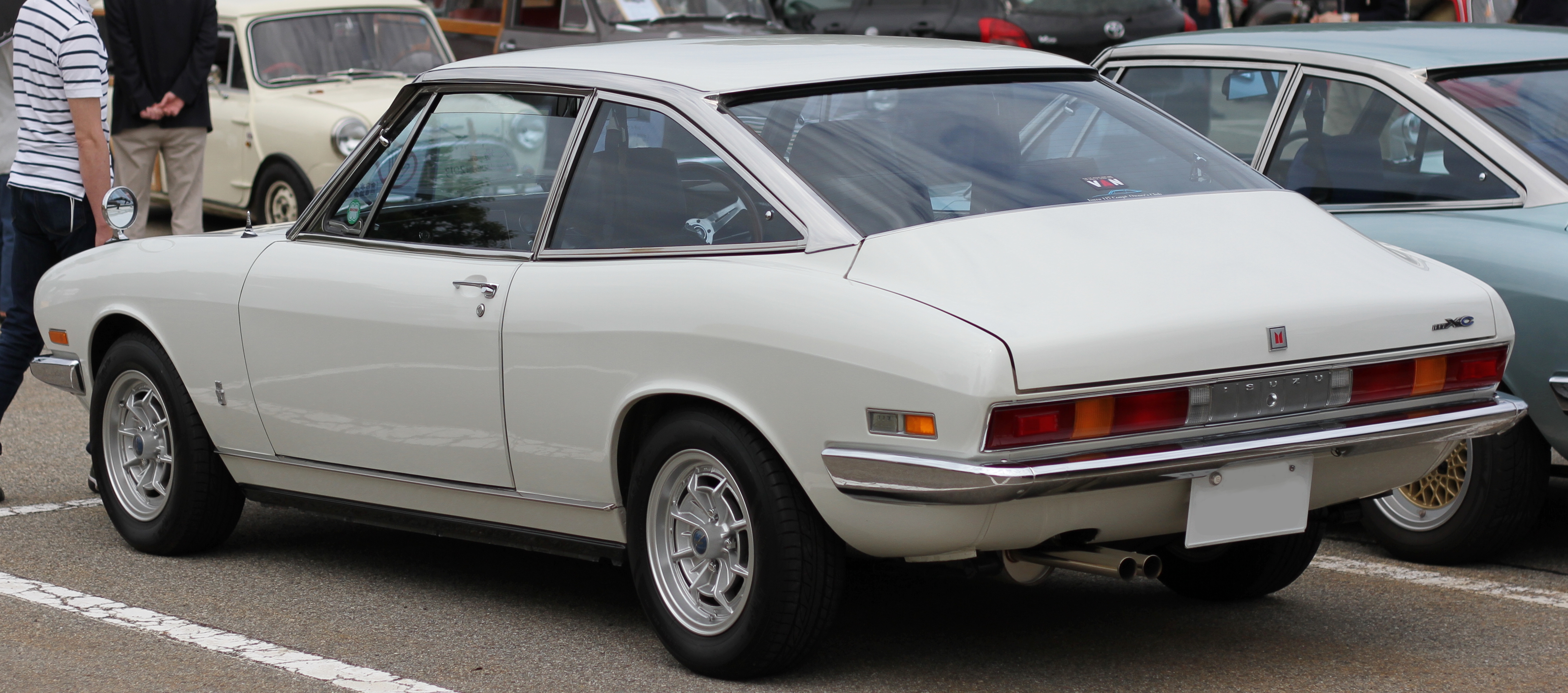 File:1973-1976 Isuzu 117 Coupe XC rear.jpg - Wikimedia Commons