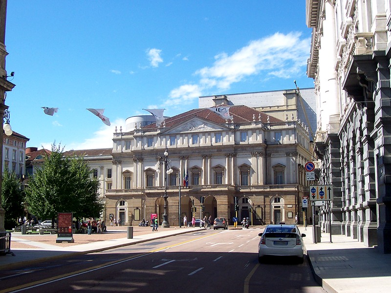 File:8384MilanoTeatroScala.JPG