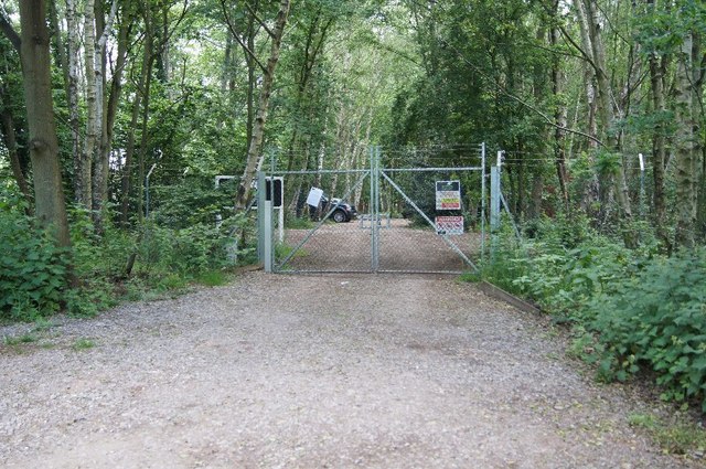 File:Access to Frimley Fishing Lakes - geograph.org.uk - 4886302.jpg