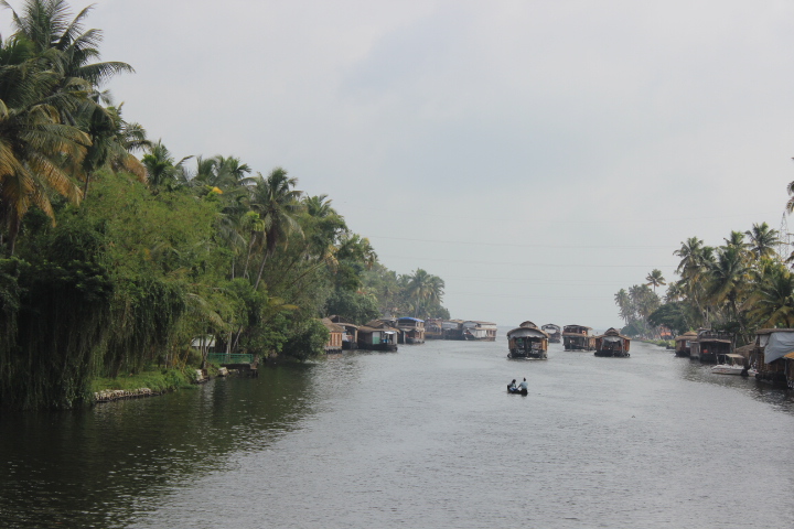 File:Allepy boat house view.JPG