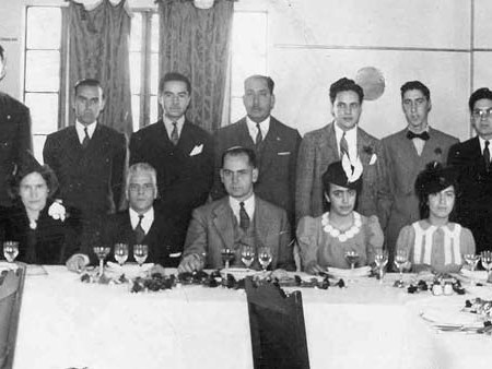 Agustín Loera y Alejandro Prieto Ll. en un evento de los alumnos de la EBC en los años 40.