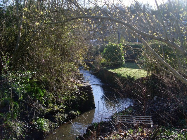 File:Burn in Hillfoot - geograph.org.uk - 1220481.jpg