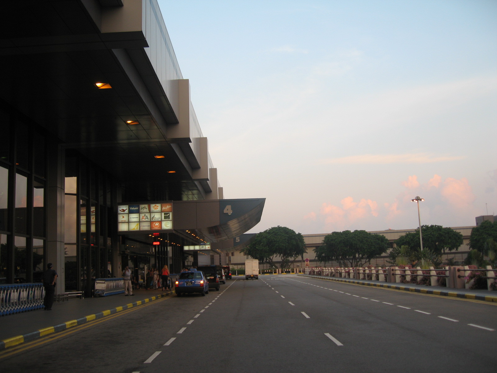 File:Changi Airport, Terminal 1, Departure Driveway 2.JPG