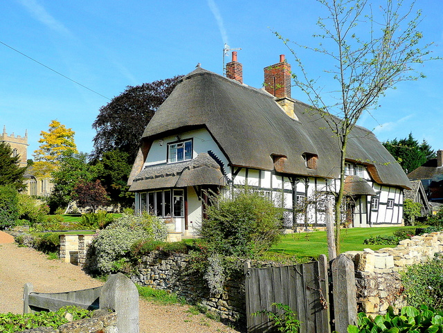 Chocolate Box cottage, Ashton under Hill - geograph.org.uk - 1482850