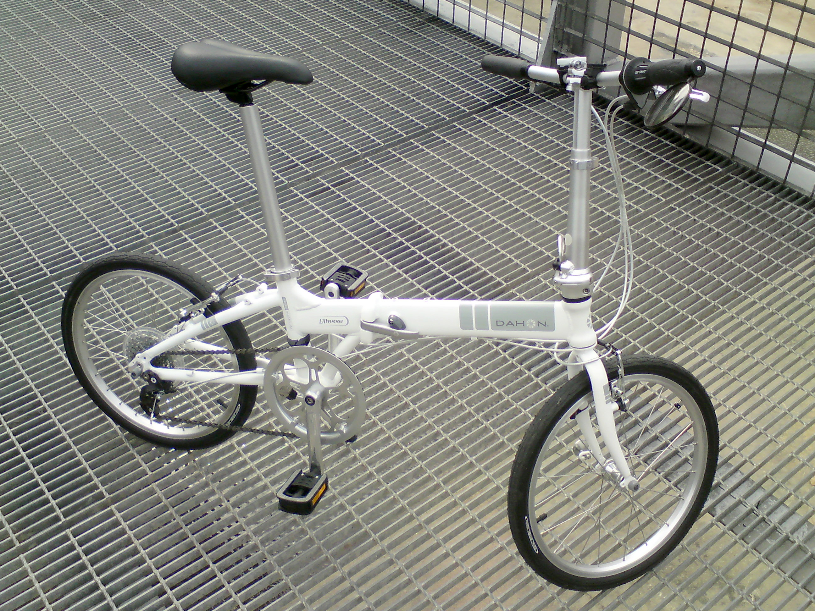 File:Dahon Vitesse D7 (3577311755).jpg - Wikimedia Commons