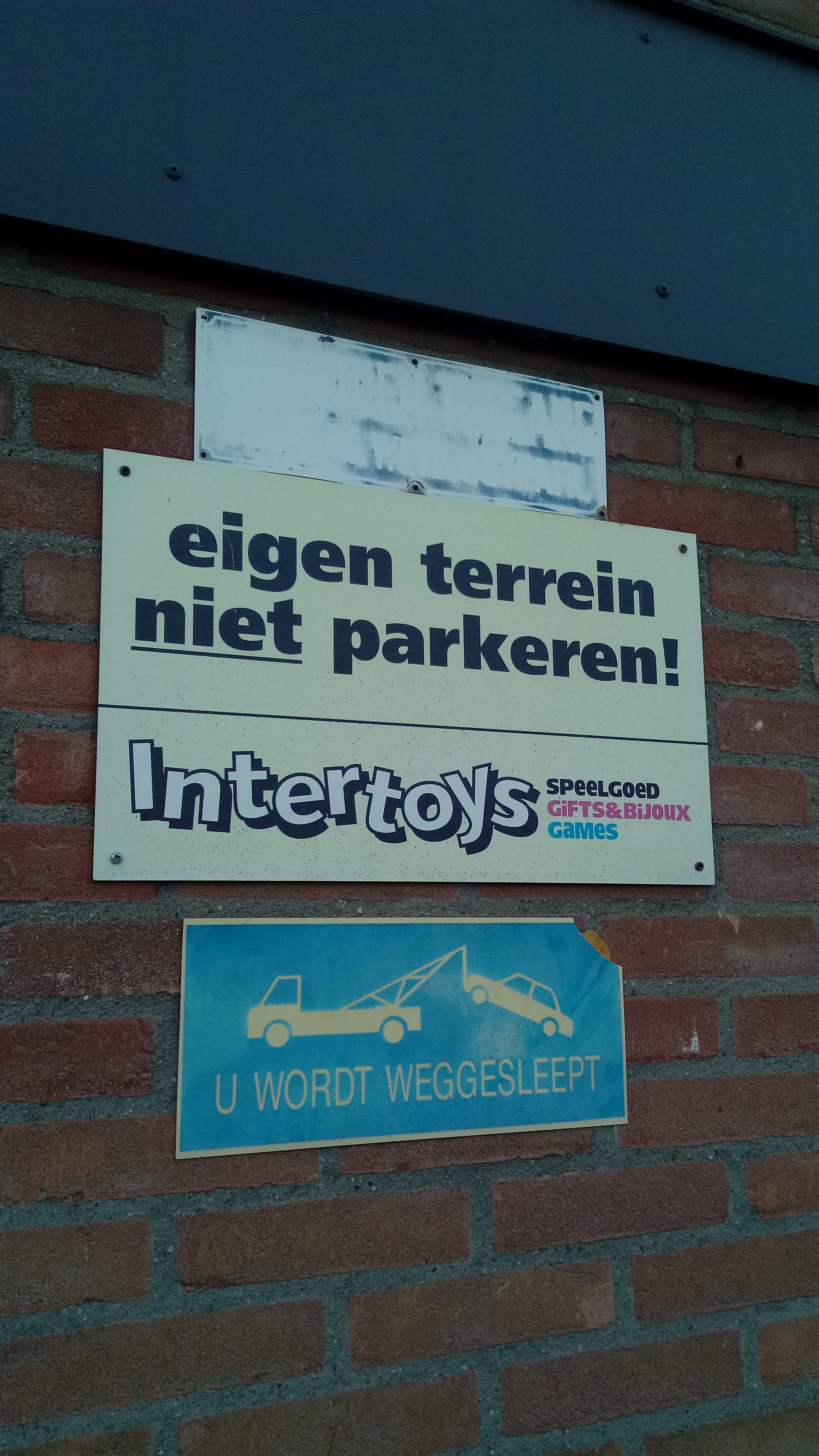 uitzondering lassen dok File:Eigen terrein, niet parkeren! Intertoys, Barendrecht (2020) 02.jpg -  Wikimedia Commons