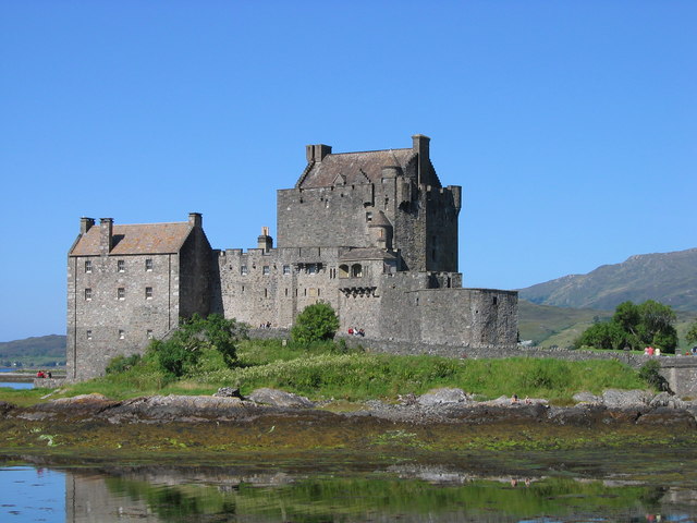 File:Eilean Donan Castle - geograph.org.uk - 408621.jpg