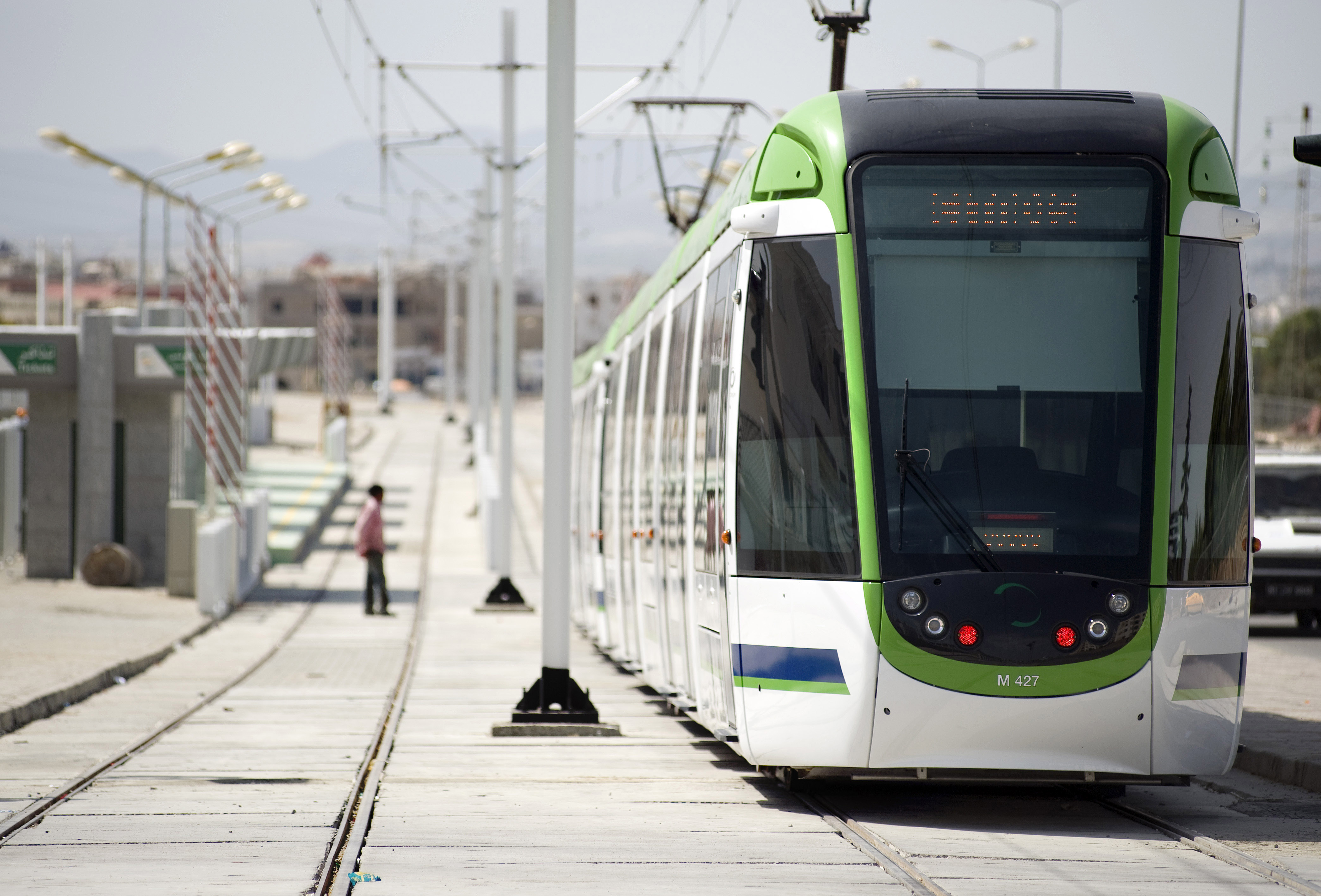 Транспорт c. LRT (скоростной трамвай). Light Rail Transit. ЛРТ трамвай. Метро в Тунисе.