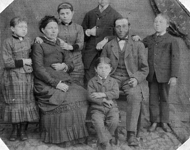 Familie Baer Crainfeld c1880.jpg