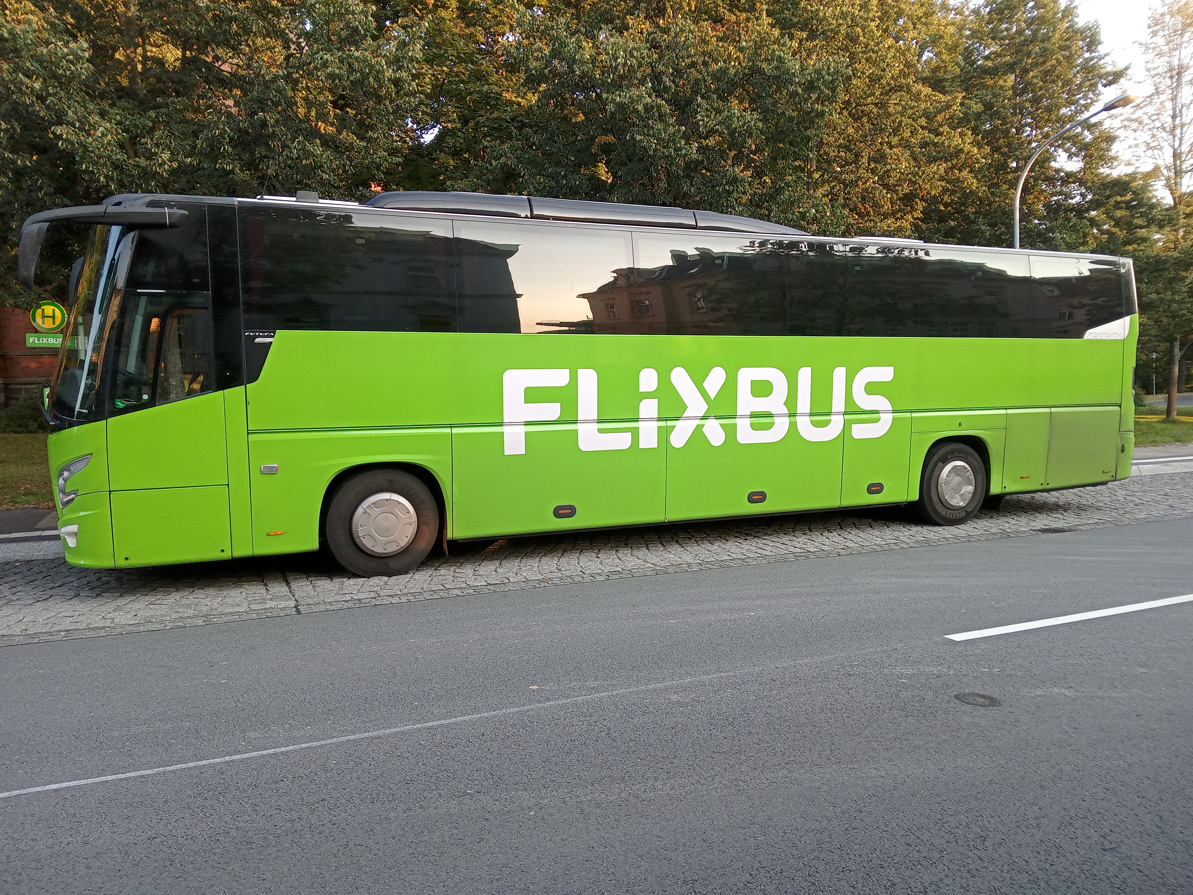 Flixbus pl. Flixbus Австрия. Flixbus автобусы. Германия автобусы Flixbus. Автобус Flixbus аэропорт.