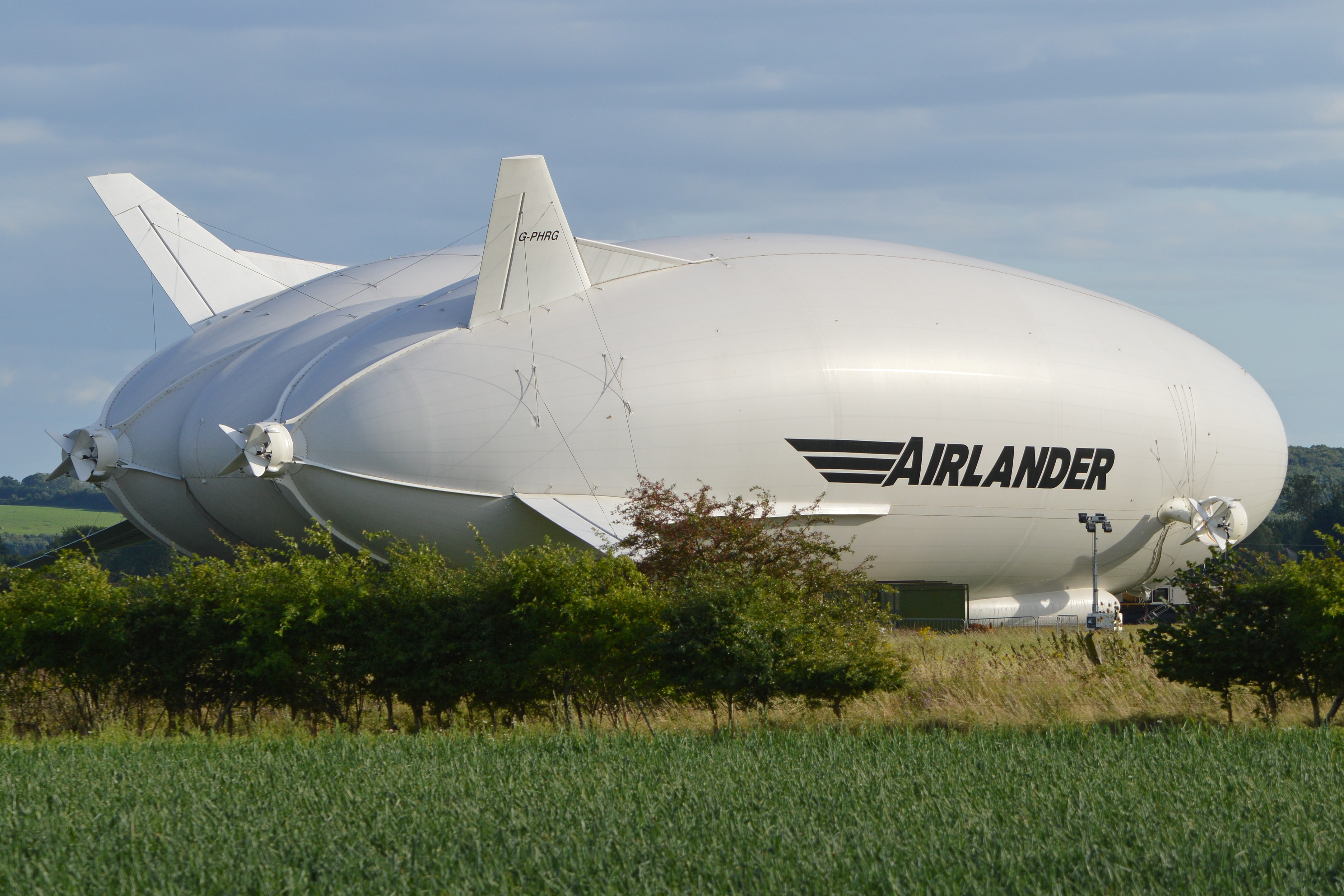 Дирижабль Airlander 10. Hybrid Air vehicles Airlander 10. Airlander 10 — гибридный дирижабль. Дирижабли Hybrid Air vehicles.