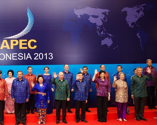 File:Leaders from U.S., Taiwan, Phillipines, Singapore, Thailand, Vietnam, Russia, and Indonesia @ 2013 Asia-Pacific Economic Cooperation (APEC) in Bali.jpg