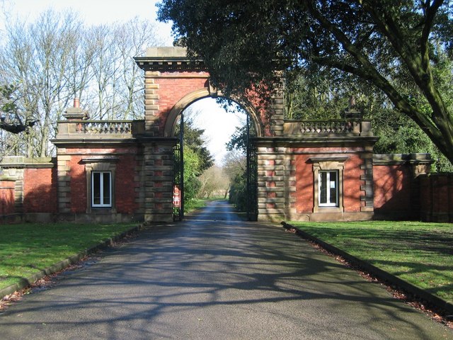 File:Lytham Hall Gatehouse - geograph.org.uk - 498494.jpg