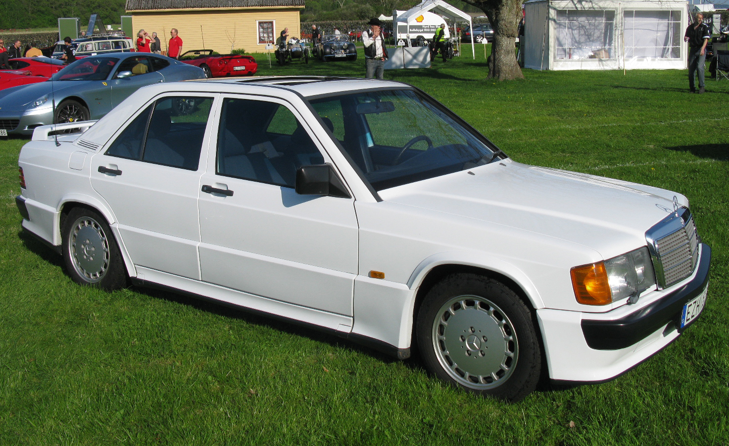 File:Mercedes-Benz 190 E 2.3 (8758516501).jpg - Wikimedia Commons