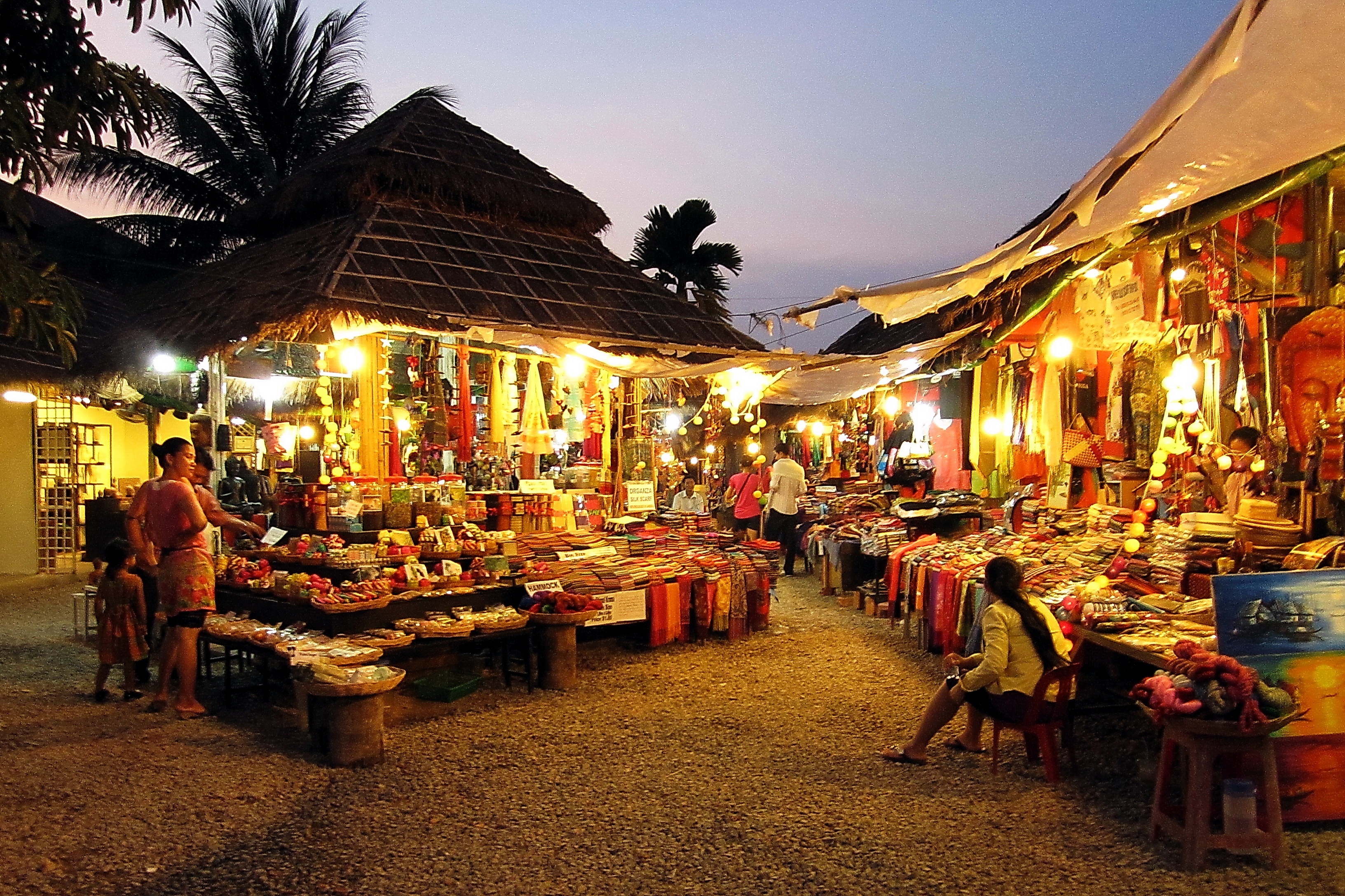 File:Night Market - panoramio.jpg - Wikimedia Commons