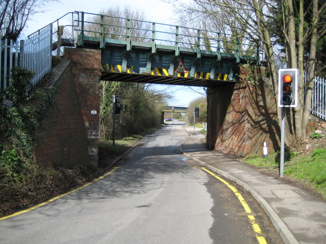 File:Princes Risborough, B4444 Summerleys Road railway bridges - geograph.org.uk - 749240.jpg