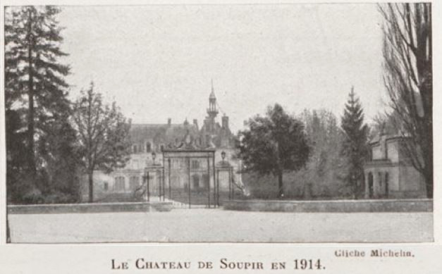 File:Château de Compiègne - Tunnel to Garden.jpg - Wikimedia Commons