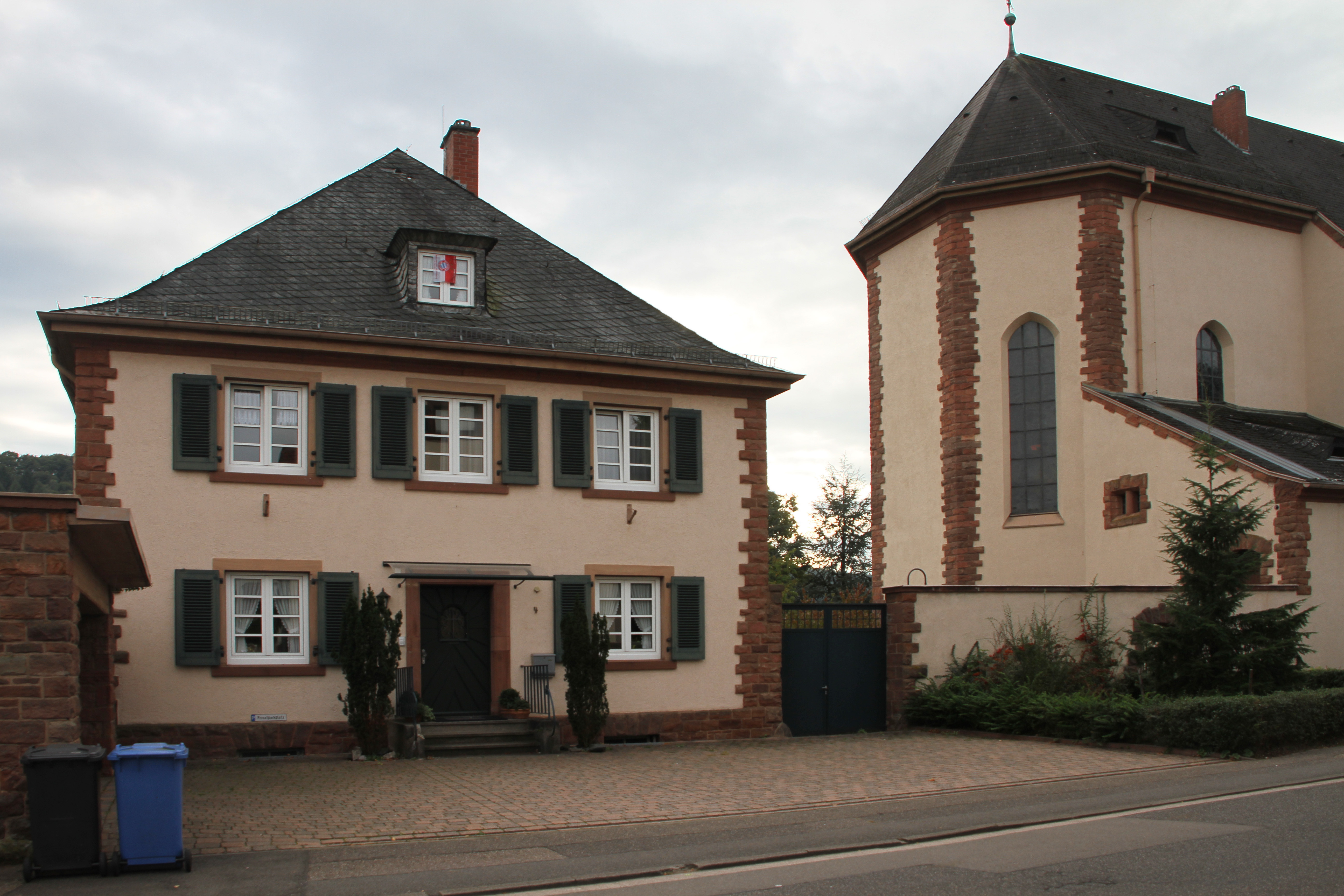 File:Rodalben-Josefskirche-13-mit Pfarrhaus-gje.jpg - 维基百科