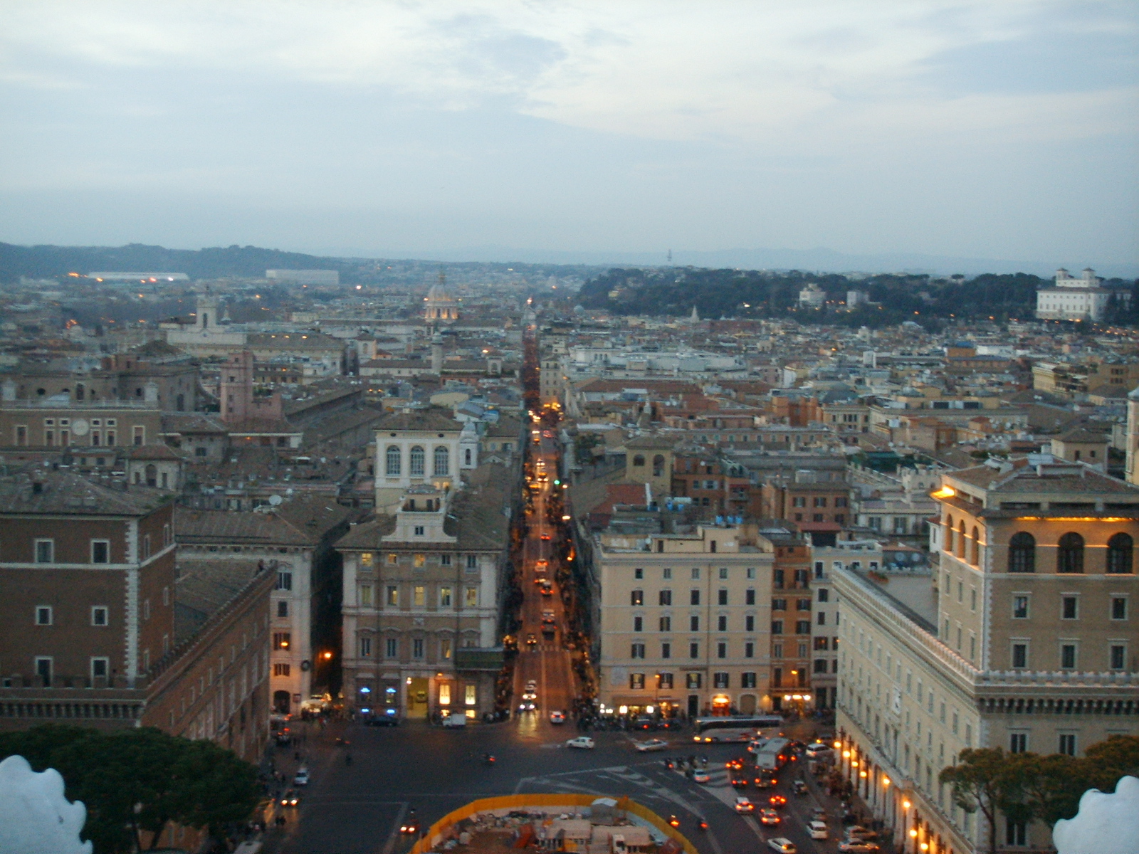 File:Roma, vista 04 via del corso.JPG - Wikipedia
