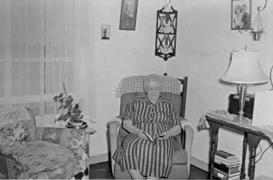 File:Room At The Old Peoples Home In Albany Oregon (5909033676).jpg