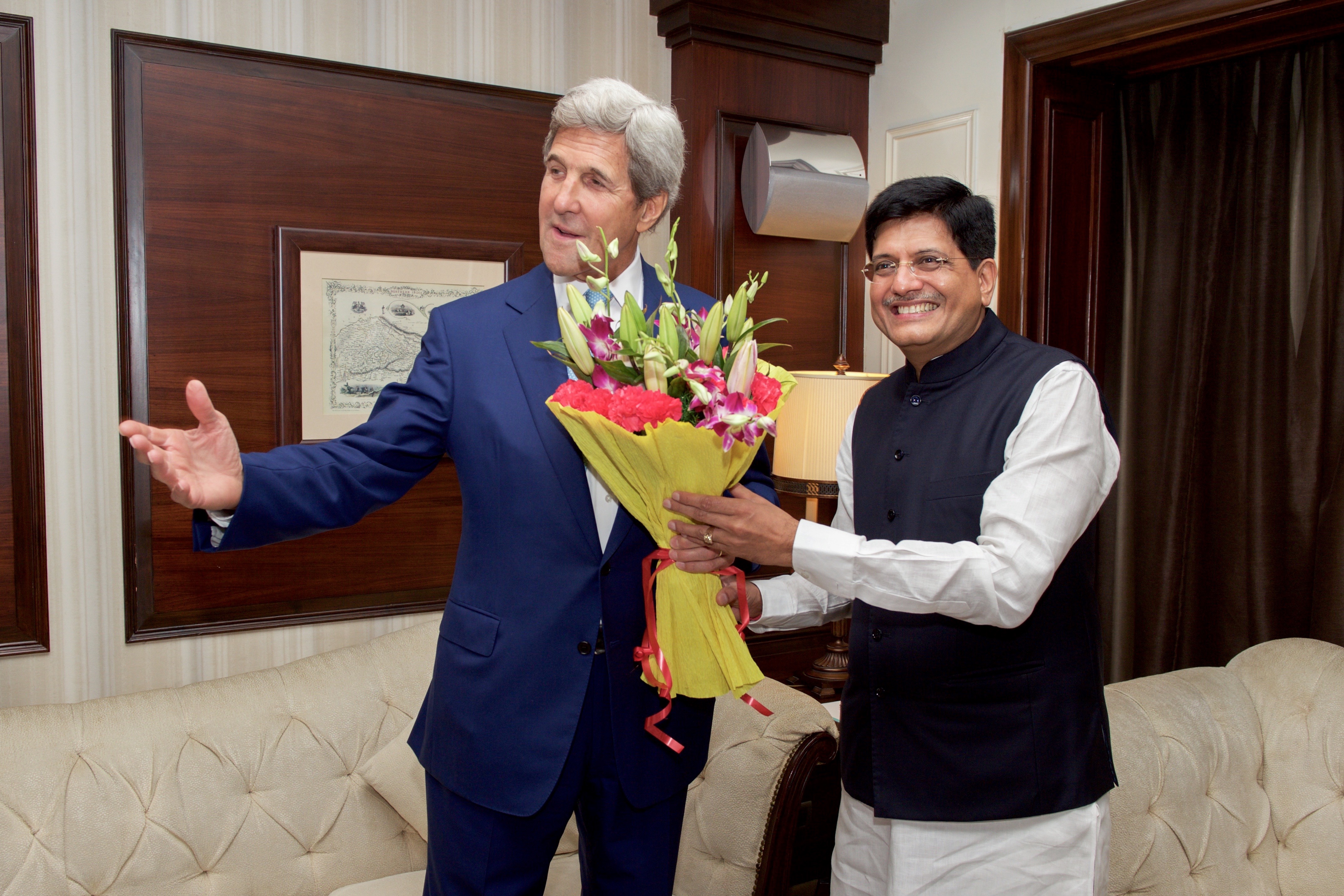 Secretary Kerry Holds Flowers Presented to him by Indian Minister of Power Piyush Goyal at the Le Meridien Hotel in New Delhi (29253781451)