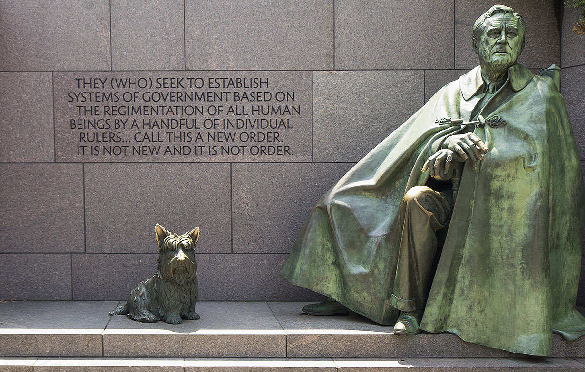 https://upload.wikimedia.org/wikipedia/commons/8/8a/Washington_D.C._-_Franklin_Delano_Roosevelt_Memorial_0029.jpg