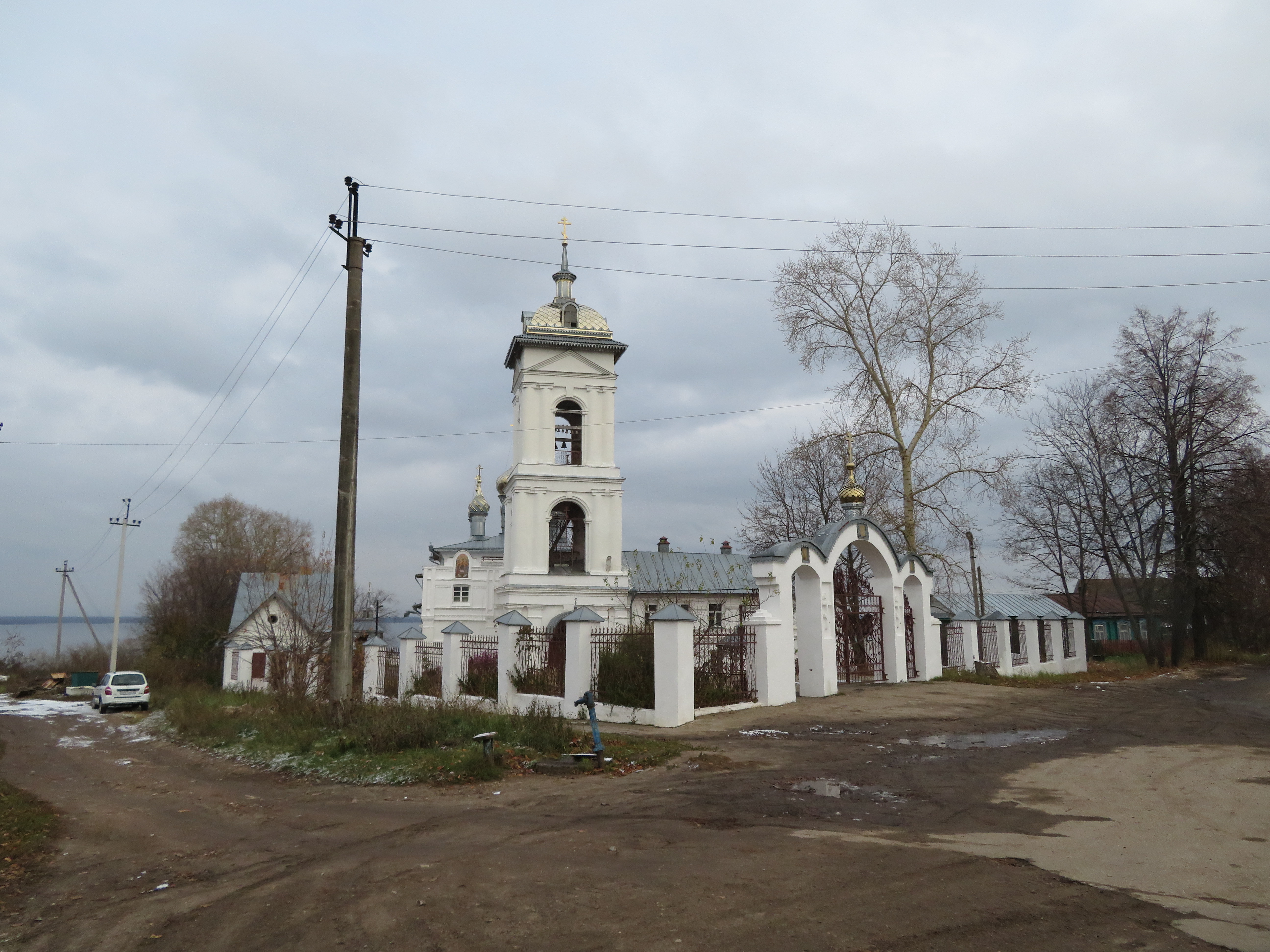 Церковь Святой Троицы Крестцы