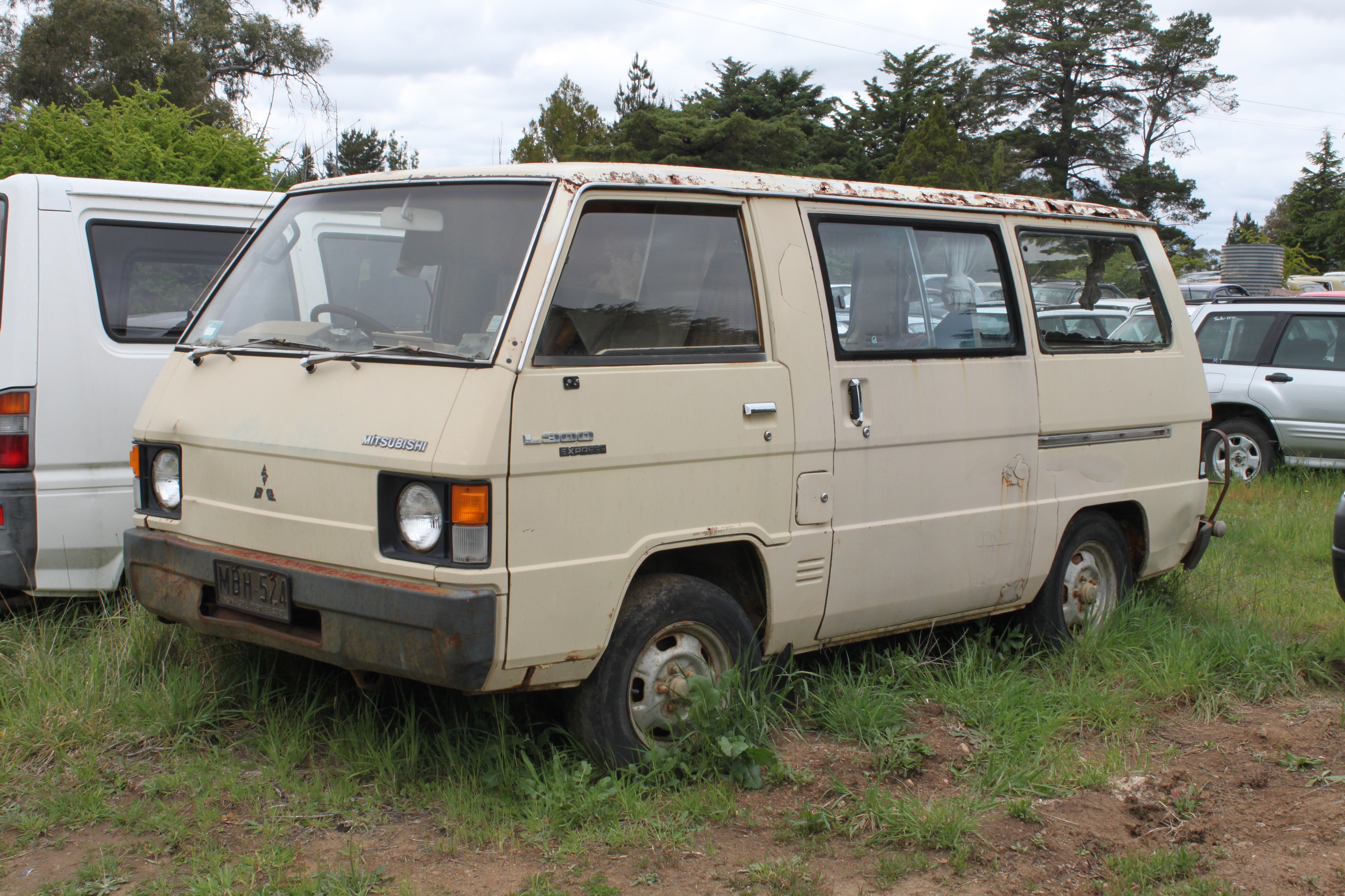 mitsubishi l300 van 1982