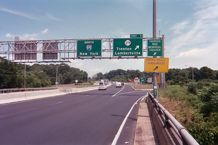 File:2004-05 View north along Interstate 95 at Exit 1 (New Jersey State Route 29, Trenton, Lambertville) in Ewing Township, Mercer County, New Jersey.jpg